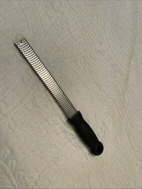 MICROPLANE Zester Grater Kitchen Tool Gadget for Cheese & Zesting